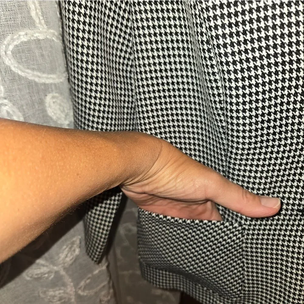 T. MILANO Black and White Houndstooth Blazer